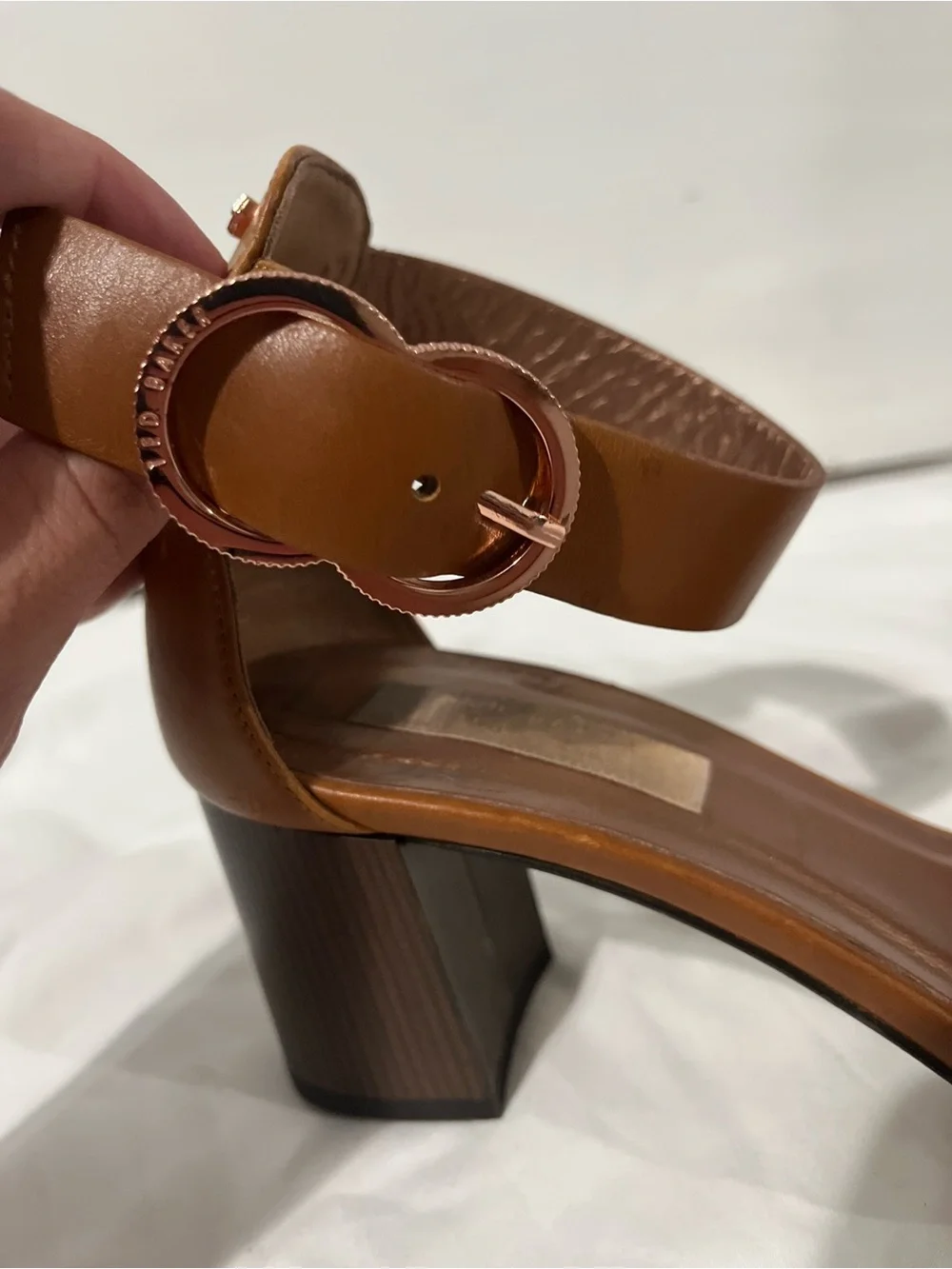 Ted Baker Tan Brown Leather Block Heel with gold bow accents size 37.5/7.5